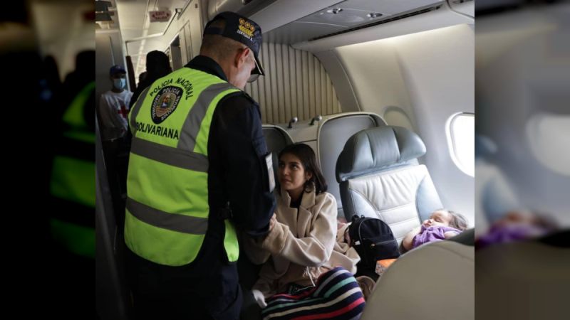 Connacionales que retornaron de México son recibidos con amor en Venezuela (+fotos)