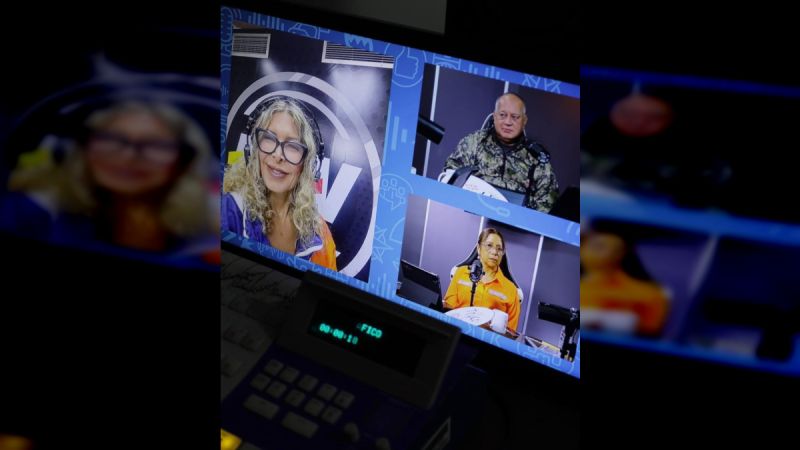 Isbemar Jiménez presentó el libro Divinización o Demonización del culto a Bolívar del siglo XX de Eliézer Otaiza