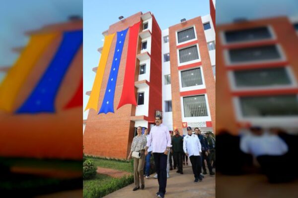 Presidente celebra los 14 años de la GMVV con la entrega de viviendas a familias en el estado Bolívar