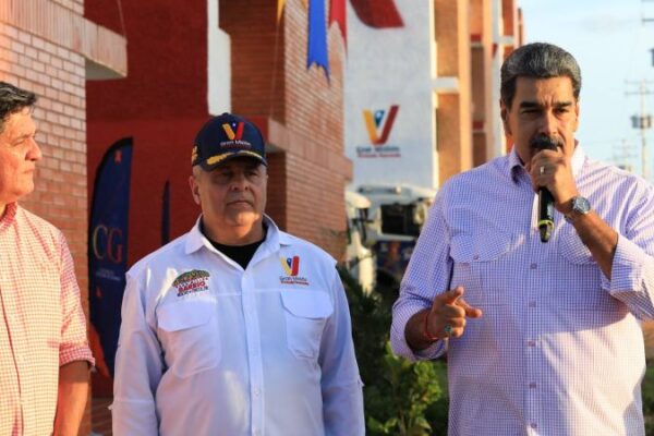 Presidente anuncia aumento del ingreso mínimo integral a  160 dólares indexados