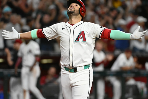 Eugenio Suárez a puro poder hasta el primer lugar  - Líder en deportes