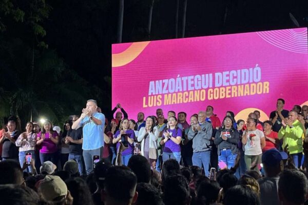 Cabello: Ayer intentaban, sin resultados positivos, decir que no hay nadie en la cola y había un gentío