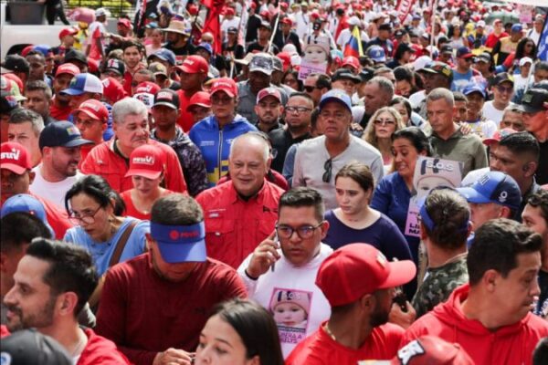 Pueblo de Venezuela marchó para alzar su voz por los migrantes y por el Día del Trabajador (+fotos)