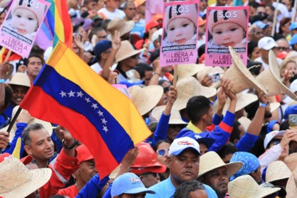 Diputada Cilia Flores celebra acompañamiento de la clase obrera en lucha por rescatar a Maikelys Espinoza Diputada Cilia Flores celebra acompañamiento de la clase obrera en lucha por rescatar a Maikelys Espinoza