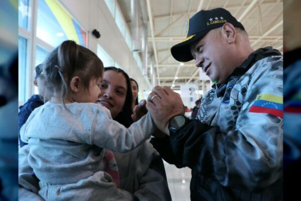¡Exigimos respeto! Cabello denunció maltrato de connacionales durante vuelo de retorno al país