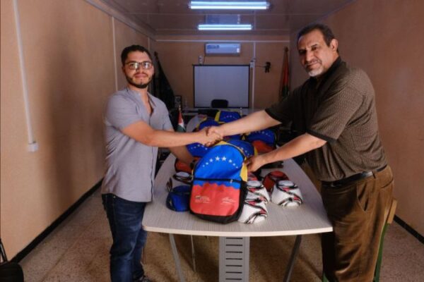 Venezuela entregó donativos educativos a refugiados saharauis en Argelia