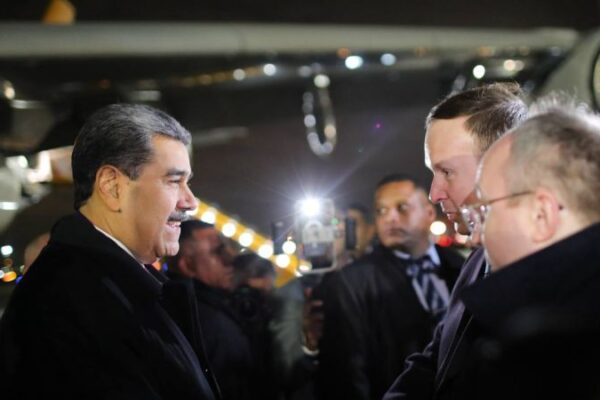 Presidente Maduro a su homólogo Putin y al Pueblo Ruso: ¡Aquí está Venezuela siempre firme! Presidente Maduro a su homólogo Putin y al Pueblo Ruso: ¡Aquí está Venezuela siempre firme!