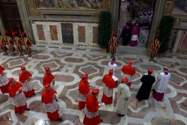 Primer día del Cónclave Papal termina sin acuerdo Primer día del Cónclave Papal termina sin acuerdo