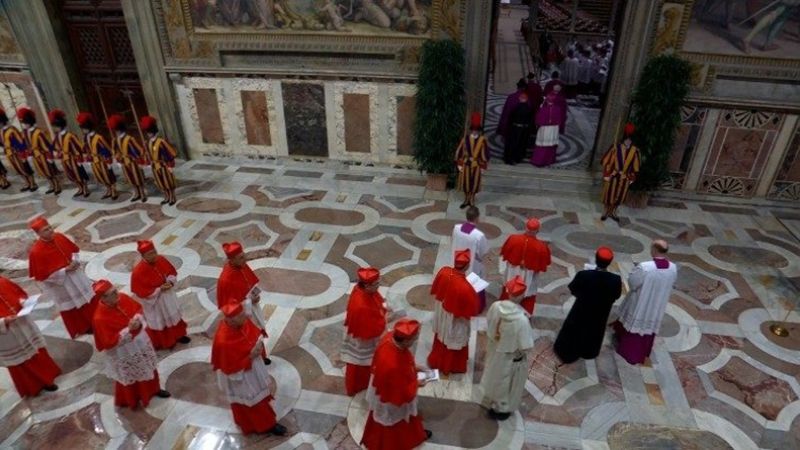 Primer día del Cónclave Papal termina sin acuerdo