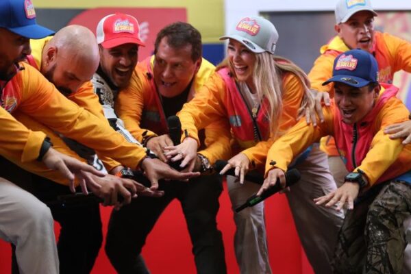Artistas revolucionarios estrenan canción de la campaña para elecciones del 25M en Con El Mazo Dando