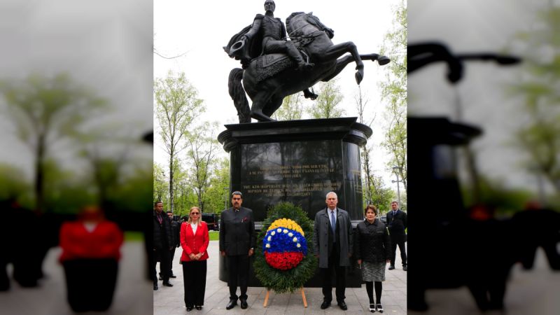 Presidentes de Venezuela y Cuba rinden honores al Padre de la Patria  Simón Bolívar en Rusia