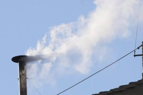 ¡Habemus papa! Sale humo blanco que anuncia la elección de la nueva autoridad de la Iglesia católica