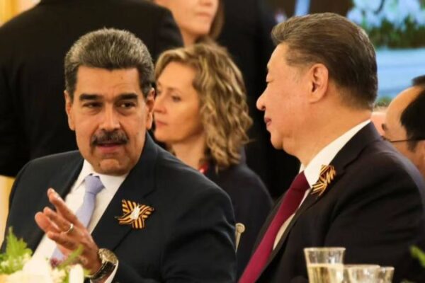 Presidente Maduro conversó con su homólogo chino Xi Jinping en Rusia