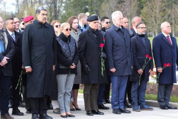 Presidente Maduro rinde tributo a los mártires de la segunda Guerra Mundial en San Petersburgo