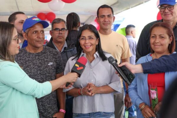 Vicepresidenta Rodríguez celebró extraordinaria participación del Pueblo en el simulacro electoral Vicepresidenta Rodríguez celebró extraordinaria participación del Pueblo en el simulacro electoral