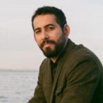 Escritor palestino ganó Pulitzer por ensayos sobre el genocidio perpetrado por Israel