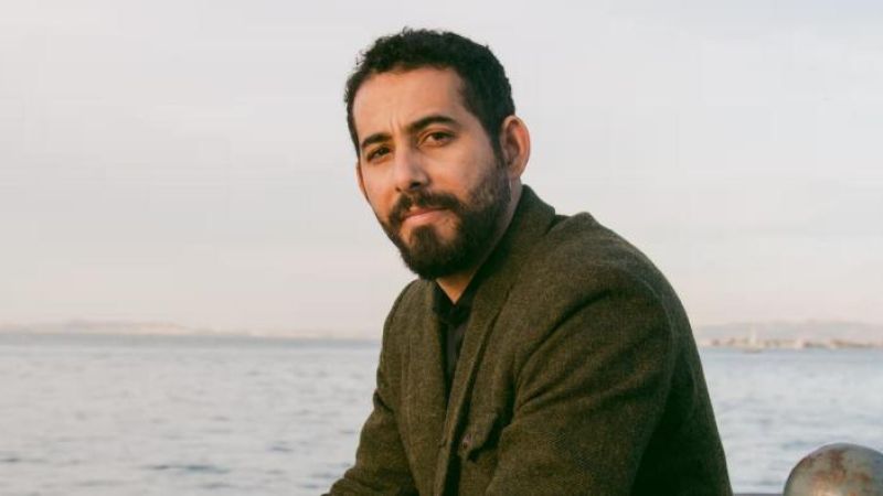 Escritor palestino ganó Pulitzer por ensayos sobre el genocidio perpetrado por Israel