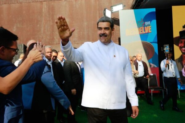 Presidente Maduro pide votar por candidatos del GPPSB por ser la garantía de paz y estabilidad Presidente Maduro pide votar por candidatos del GPPSB por ser la garantía de paz y estabilidad
