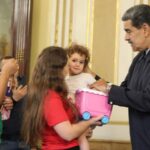 ¡Reencuentro familiar! Maikelys es entregada a los brazos de su madre en el Palacio de Miraflores