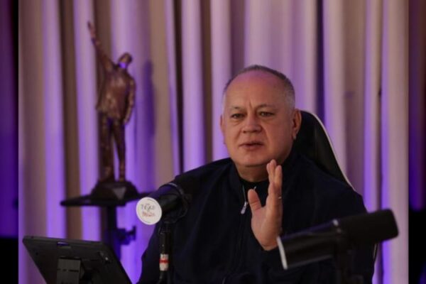 Cabello a las nuevas generaciones: Fundamental más que hablar es escuchar y más que prometer es hacer