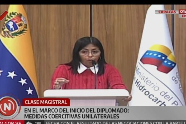 Vicepresidenta Rodríguez: En el mundo "hoy el 25% de la producción de petróleo está sancionada" Vicepresidenta Rodríguez: En el mundo "hoy el 25% de la producción de petróleo está sancionada"