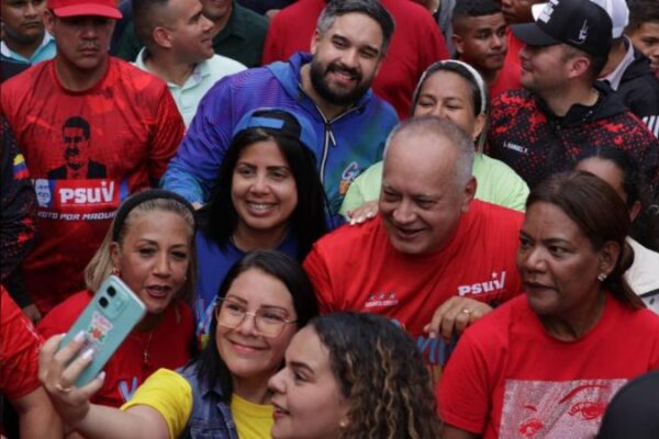 CARACAS-SUCRE / Cabello: Aquí nos encontramos con una sonrisa siempre junto al Pueblo