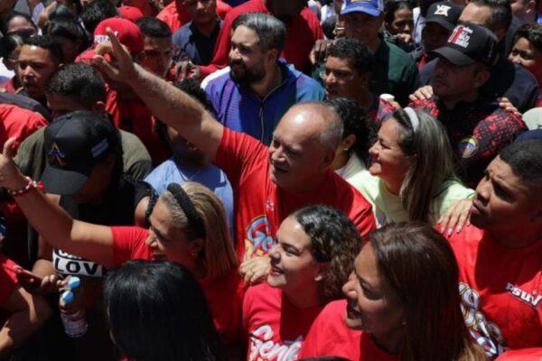 CARACAS-SUCRE / Cabello: La política de la derecha es de redes,  pantallas y periódicos