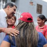 Presidente Maduro entrega bloques  rehabilitados en sector 10 de marzo del estado La Guaira