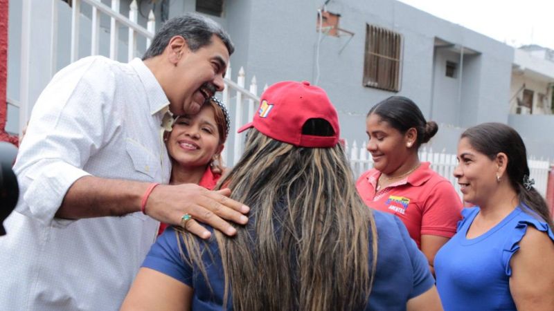 Presidente Maduro entrega bloques  rehabilitados en sector 10 de marzo del estado La Guaira