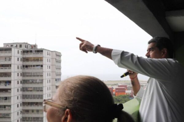 Jefe de Estado: Tenemos que ir a un modelo que nos permita arreglar todos los bloques y edificios del país Jefe de Estado: Tenemos que ir a un modelo que nos permita arreglar todos los bloques y edificios del país