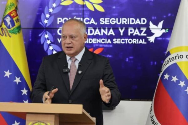 Cabello sobre alerta de viajes de EEUU: Para nosotros no ha tenido ningún impacto (+violencia)