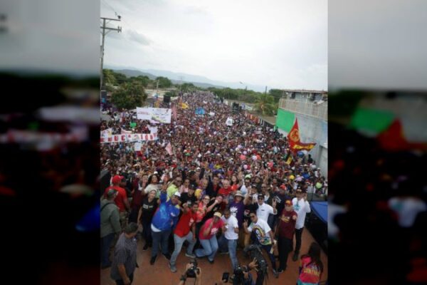 FALCÓN-MIRANDA / Pueblo desbordó calles de Coro en apoyo a Víctor Clark y demás candidatos del GPPSB: ¡Rumbo a la victoria! (+fotos) FALCÓN-MIRANDA / Pueblo desbordó calles de Coro en apoyo a Víctor Clark y demás candidatos del GPPSB: ¡Rumbo a la victoria! (+fotos)
