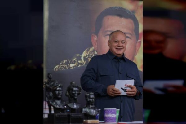 Cabello: Mientras la derecha extremista está enredada, nosotros seguimos avanzando