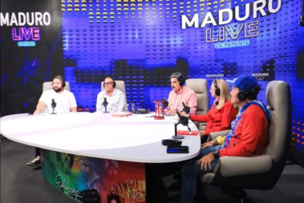 Cilia Flores: En la calle el Pueblo demuestra la confianza en su presidente, dirigentes y candidatos Cilia Flores: En la calle el Pueblo demuestra la confianza en su presidente, dirigentes y candidatos