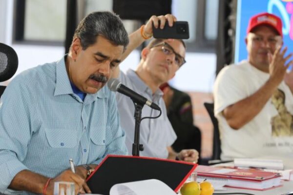 Presidente Maduro firmó y convirtió el Ley Orgánica el Plan de la Patria de las 7 transformaciones 2025-2031 Presidente Maduro firmó y convirtió el Ley Orgánica el Plan de la Patria de las 7 transformaciones 2025-2031