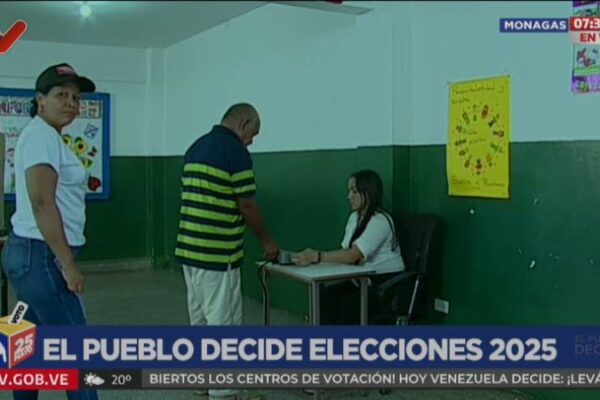 Venezolanos reconocen la rapidez del sistema electoral e instan a votar este 25-M