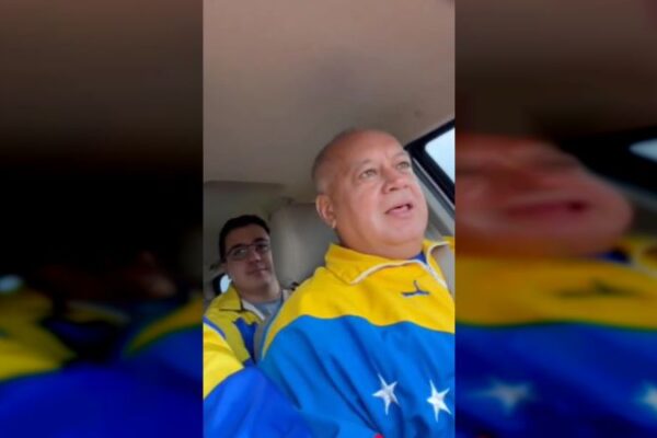 Diosdado Cabello: ¡La gente está en la calle votando en paz y en familia!