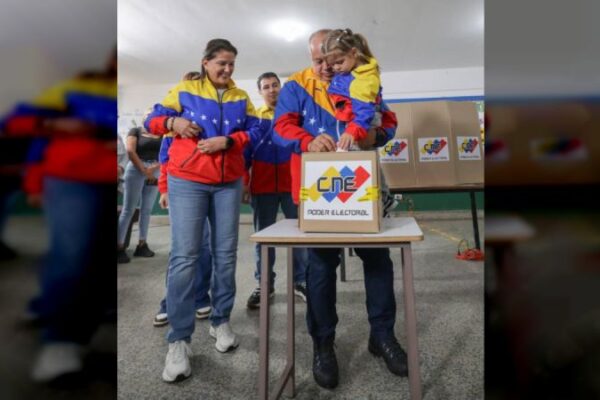 Diosdado Cabello: Los veedores internaciones están sorprendidos del civismo del Pueblo de Venezuela