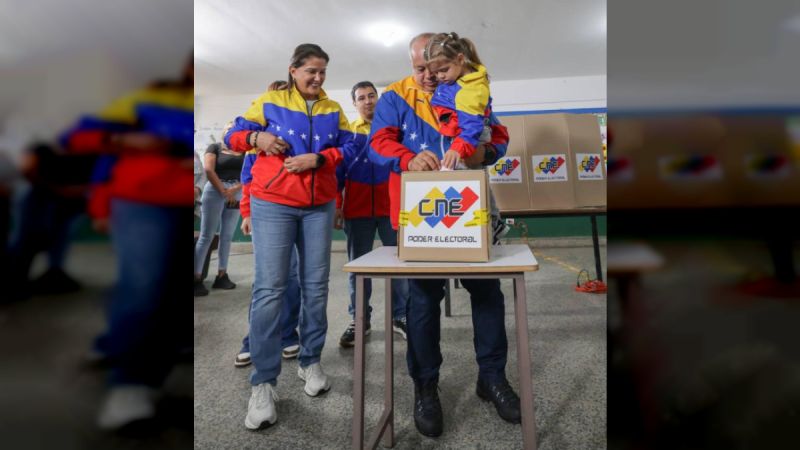 Diosdado Cabello: Los veedores internaciones están sorprendidos del civismo del Pueblo de Venezuela
