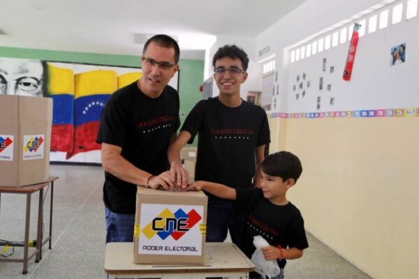 Candidato Jorge Arreaza llama a votar: Tenemos una democracia en el territorio vibrante