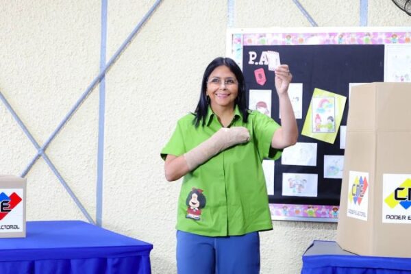 Delcy Rodríguez: imposible opacar la realidad del Pueblo que hoy nuevamente está en fiesta democrática