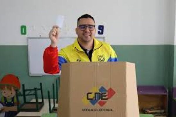 Candidato Arnaldo Sánchez: El estado Mérida está en total paz ejerciendo su derecho al voto Candidato Arnaldo Sánchez: El estado Mérida está en total paz ejerciendo su derecho al voto