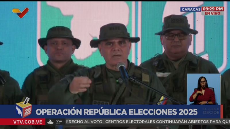 Ministro Padrino: Hemos detenido las amenazas fascistas y el Pueblo salió libre a ejercer su voto
