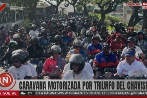 Fuerza motorizada celebra el triunfo del chavismo con una gran caravana en Caracas