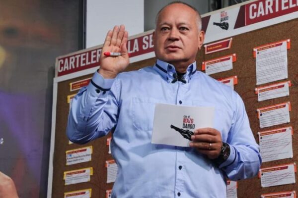 Cabello sobre defensa del palangrista Miguel Ángel Rodríguez a Noboa: ¡Ya sé quien te rellena pan canilla! El narcotráfico te paga Cabello sobre defensa del palangrista Miguel Ángel Rodríguez a Noboa: ¡Ya sé quien te rellena pan canilla! El narcotráfico te paga