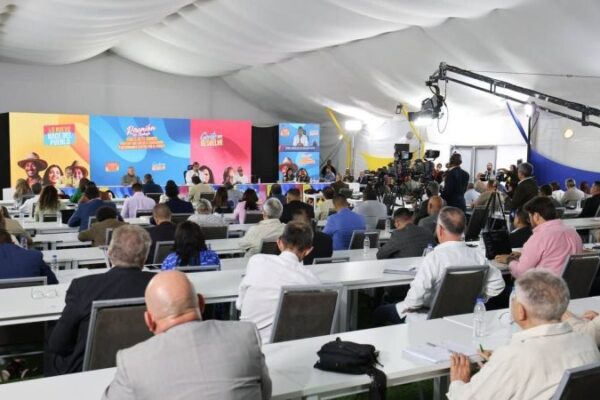 Presidente Maduro destacó la organización comunal para la victoria del 28-M