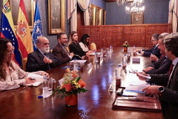 Canciller Gil ratificó a embajadores seguridad de sedes diplomáticas ante planes de ataques de la ultraderecha Canciller Gil ratificó a embajadores seguridad de sedes diplomáticas ante planes de ataques de la ultraderecha