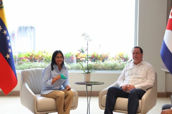 Venezuela y Cuba revisan agenda de cooperación en materia de salud Venezuela y Cuba revisan agenda de cooperación en materia de salud