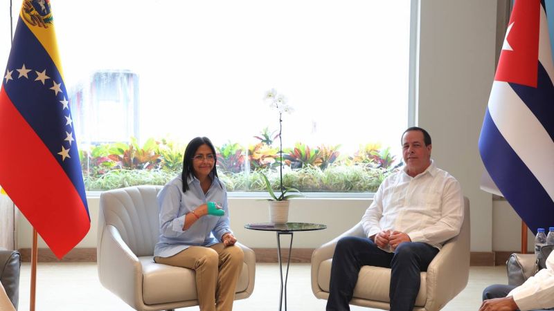 Venezuela y Cuba revisan agenda de cooperación en materia de salud