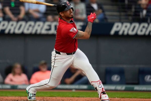 Gabriel Arias produjo en grande frente a Milwaukee – Líder en deportes Gabriel Arias produjo en grande frente a Milwaukee - Líder en deportes